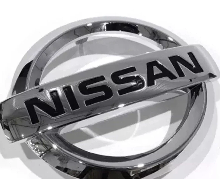 Logotipo emblema grade dianteira Nissan Juke Sentra Versa 2011-2017 - Imagem 2 de 4