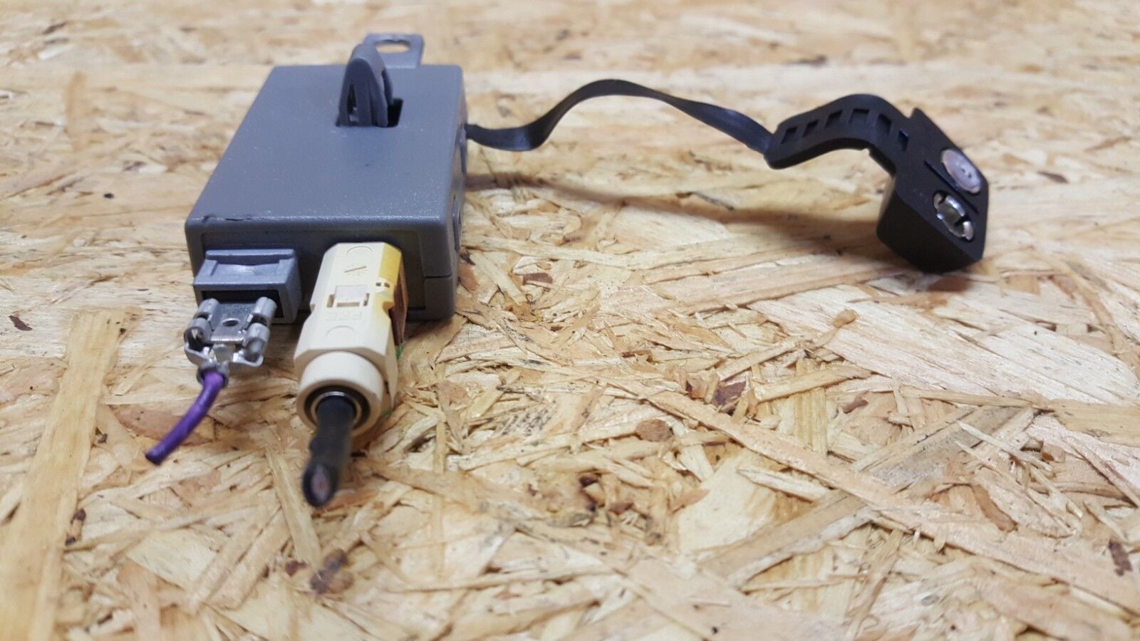 Genuine Volvo XC90 20072014 Radio Antenna Amplifier 30752097 eBay