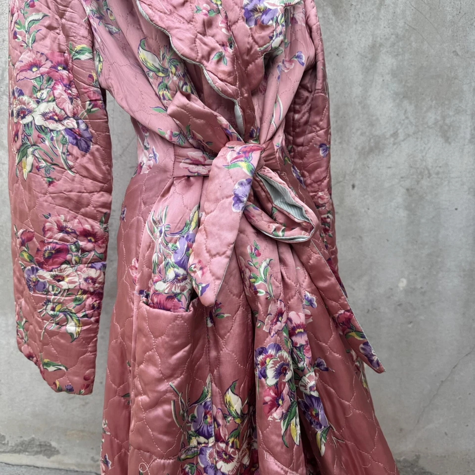 Vintage 1940s Pink Rayon Satin Dressing Gown, Robe, Wrap Dress, Floral Print - Image 3 of 4