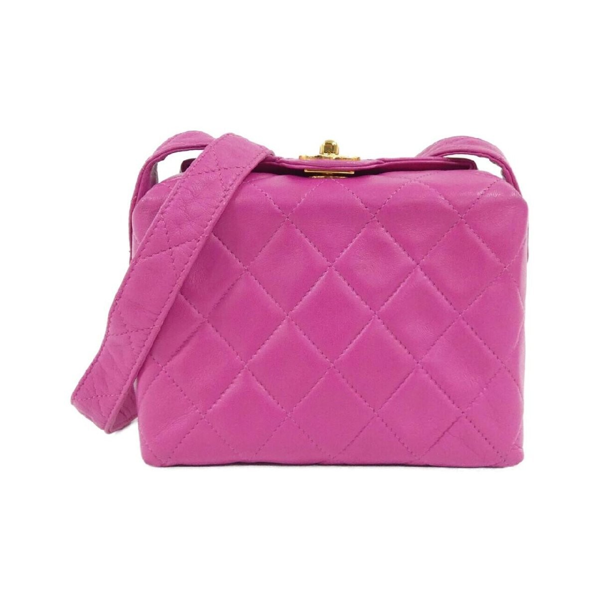 Vintage CHANEL Shoulder Bag Classic Timeless Luxury Design