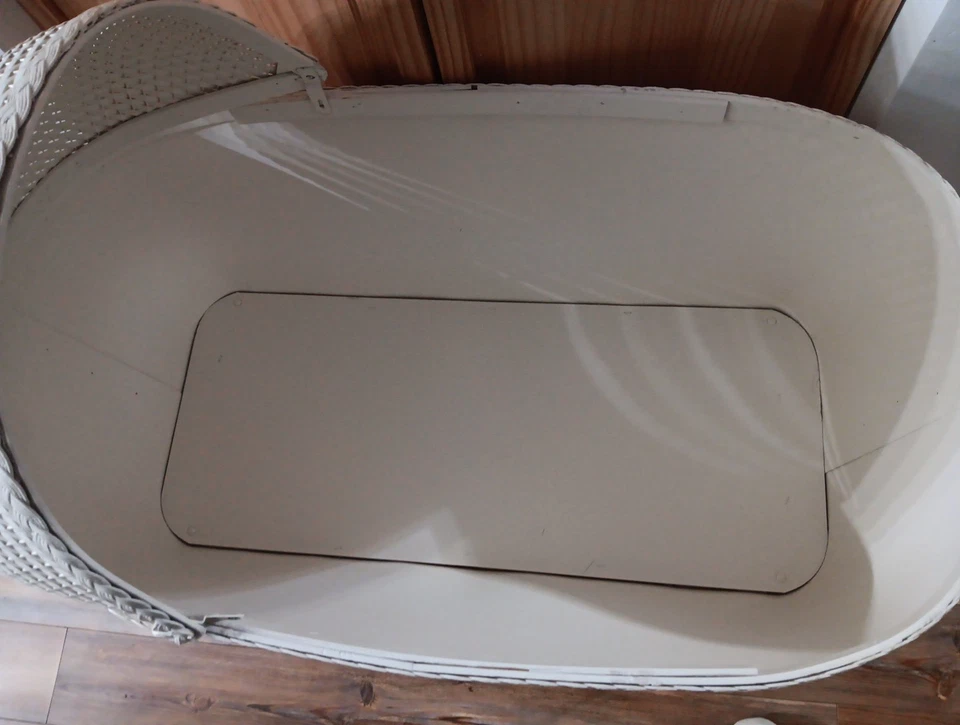 CUNA BEBÉ MIMBRE BLANCO TEJIDO VINTAGE TOLDO DESMONTABLE, PATAS ENROLLABLES PLEGABLES Foto 4 de 4