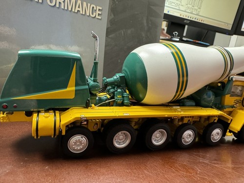 Oshkosh S-Series Cement Mixer - "GREEN & GOLD" - 1/50 - TWH #075-01214 - Picture 7 of 7