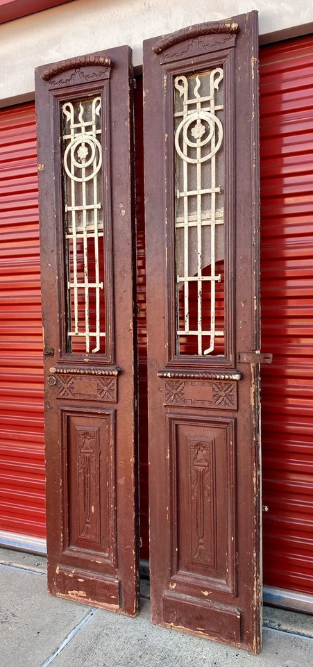 Puertas arquitectónicas antiguas de madera y hierro rescatadas. Bodega Granero Gran Entrada Foto 2 de 4