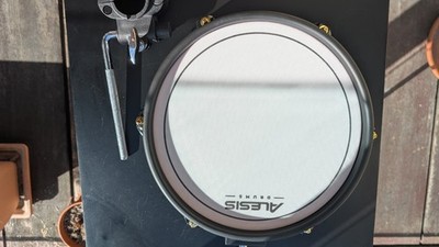 Red Alesis 10'' Mesh Drum Pad, Dual Zone, NEU, Crimson 2 SE Strike Strata
