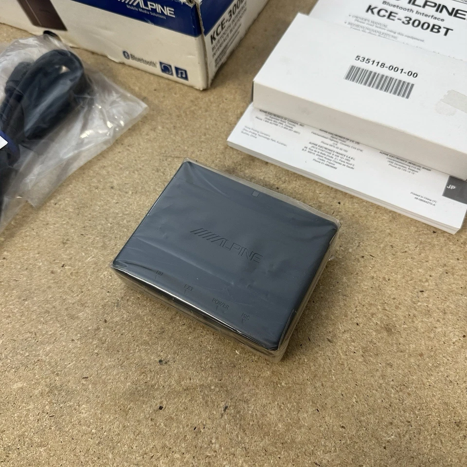 Alpine KCE-300BT Bluetooth Interface Adapter w/ Data Cable New In Box - Image 4 of 4
