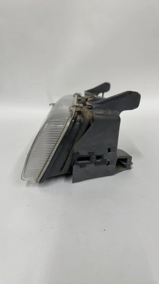 Conjunto de faros diestros Chevrolet Beretta 1987-96 65061923AG Foto 4 de 4