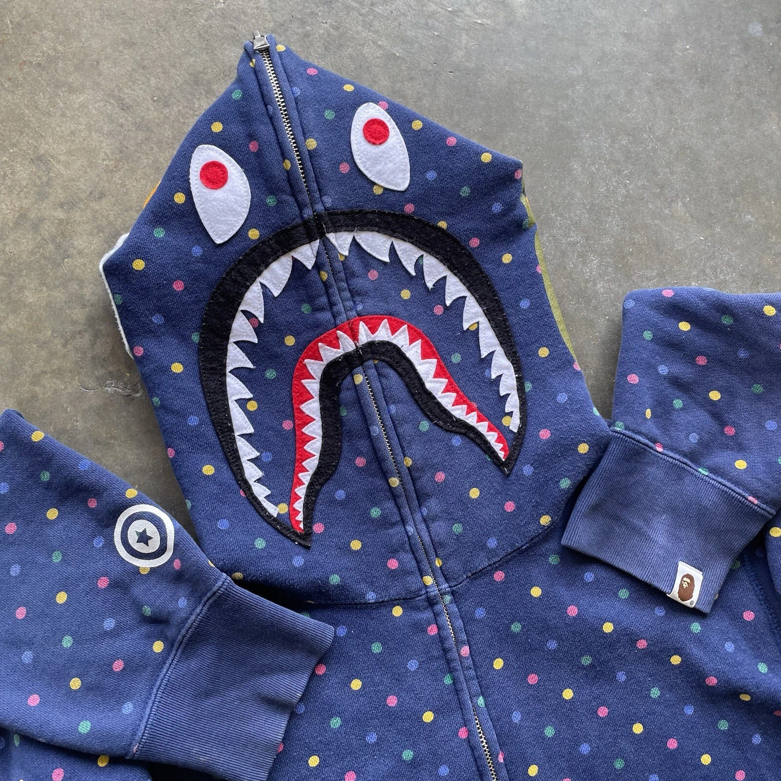 A BATHING APE (BAPE) Felpa con cappuccio e zip intera BAPE multicolore squalo a pois blu navy una scimmia da bagno taglia M