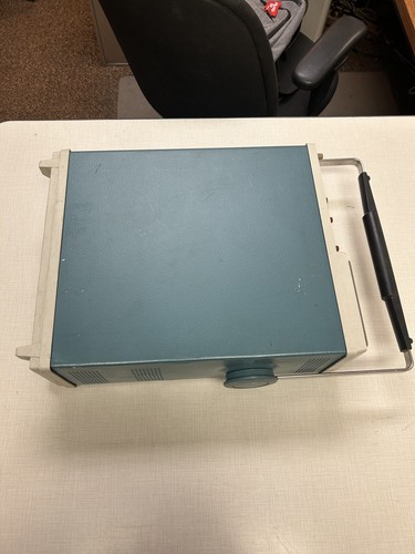 Tektronix 2215 Analog Oscilloscope - Picture 6 of 9