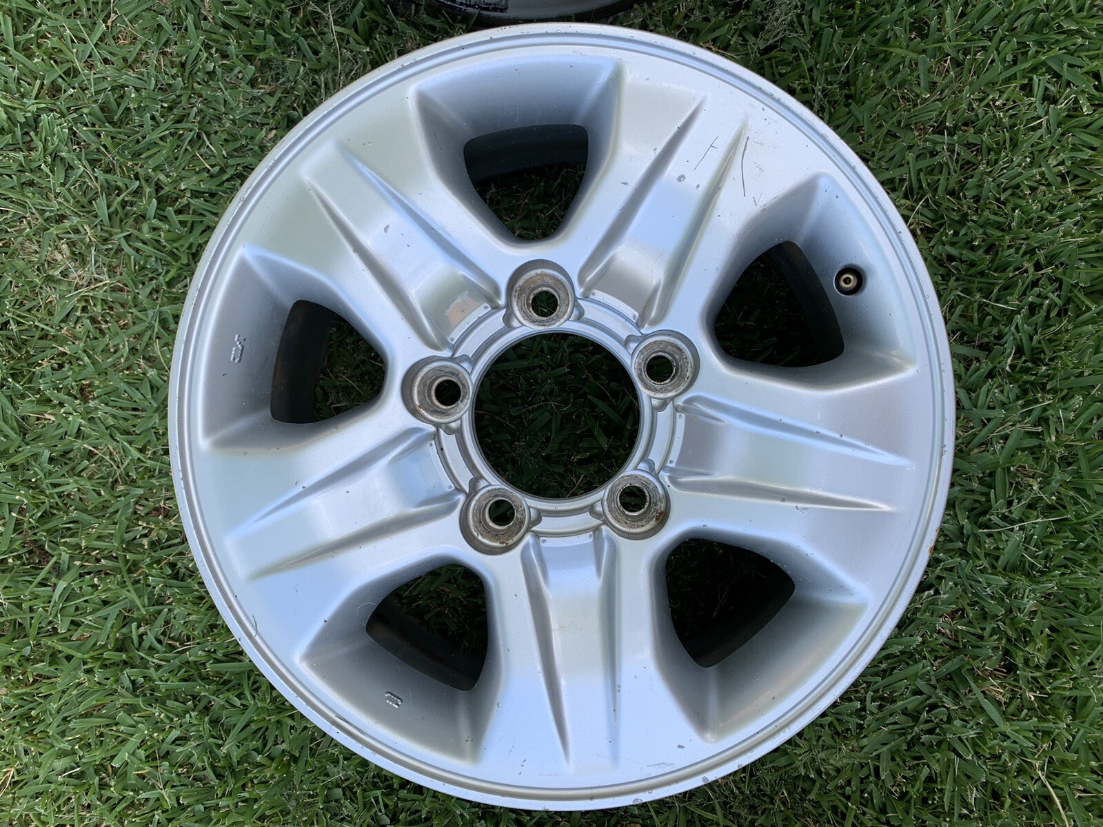 Landcruiser 100 Series Sahara/GXL 17 x 8 Genuine Toyota Alloy Wheel/Rim