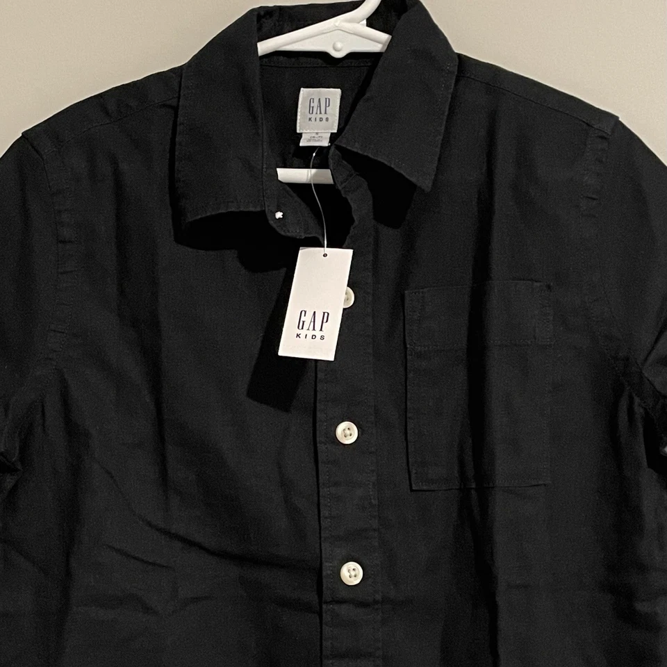 НОВАЯ черная льняная рубашка Gap Kids для мальчиков размер Small (6-7) с коротким рукавом на пуговицах - Изображение 2 из 4