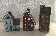 The Country House Collection Lot of (3) Resin Houses