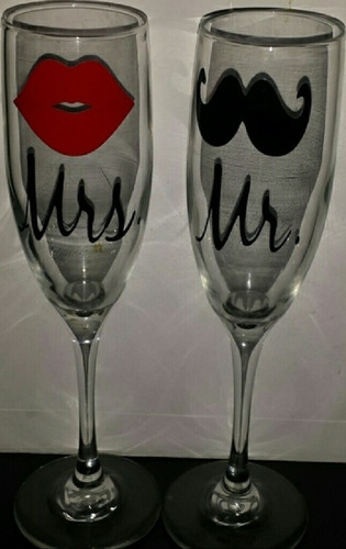 Wedding Champagne Glasses Mr & Mrs Decorated Two-Piece Red Lips Mustache