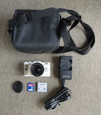 Pentax Q 12.4MP Digital Camera w/ 02 Standard Zoom Lens