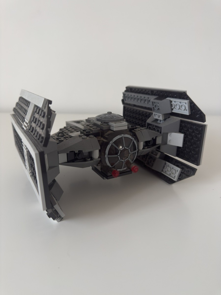 Caschi Originali Di Darth Vader E Stormtrooper Immagine Stock Edoriale - Immagine di vaglio