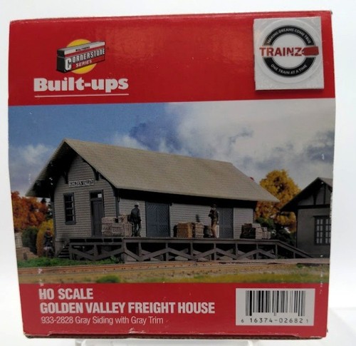 Walthers 933-2828 HO Revestimiento Gris con Borde Valle Casa de Carga Construida | Condition: New