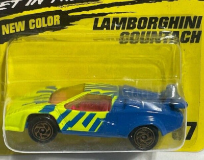 Matchbox Superfast Lamborghini Countach, #67, ''Get In The Fast Lane'' 1/64