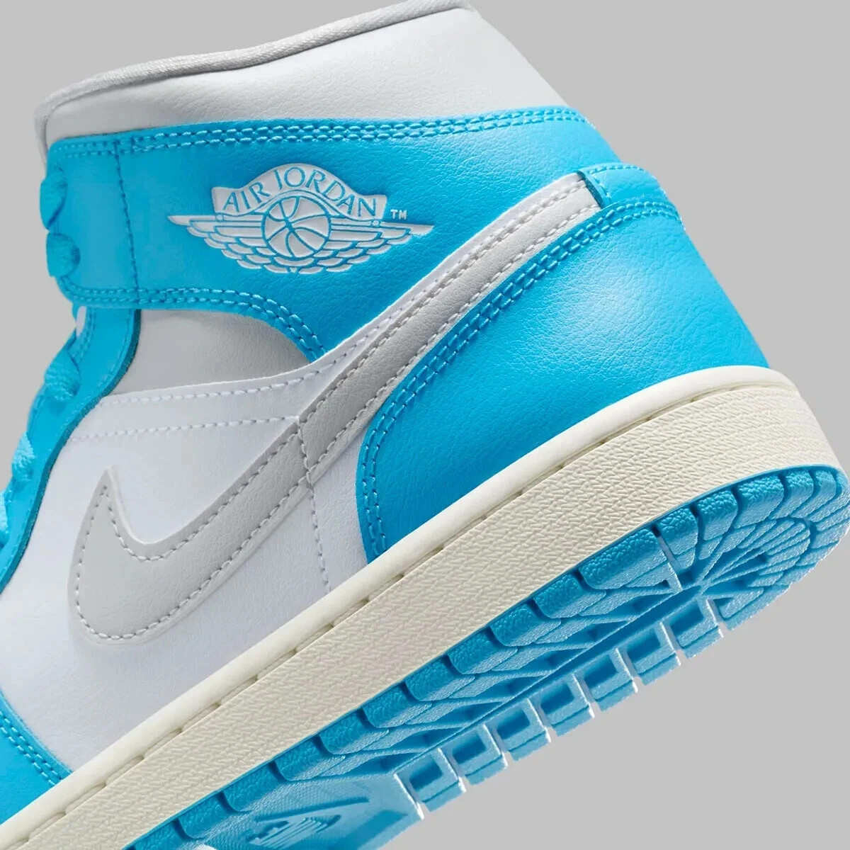 Nike Air Jordan 1 Mid 'Dark Powder Blue White Grey' BQ6472-400