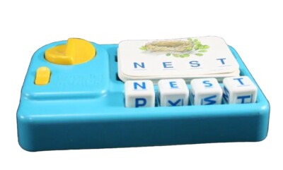 LOT Vintage Boggle Junior Board Game 1988 Parker Brothers Timer 15 Die/52 Cards