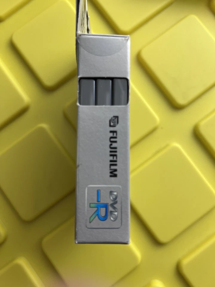 Fujifilm DVD -R 3 Pack Disc with Jewel Case 1.4GB 4X - Image 3 of 3