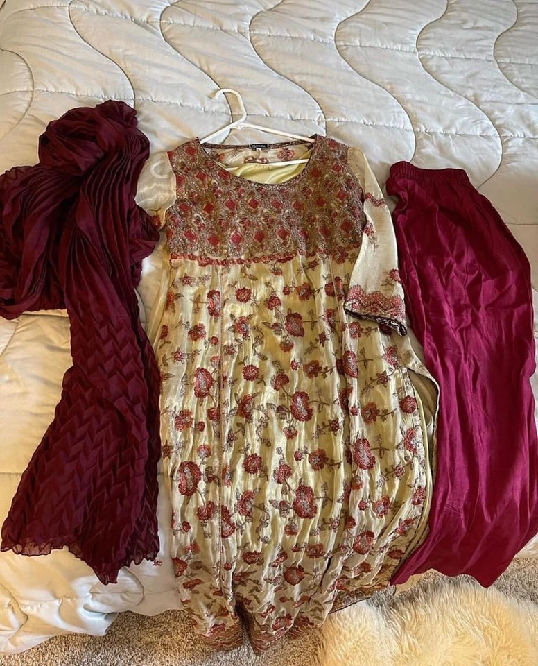 Traje de 3 piezas paquistaní marca Nakoosh Foto 2 de 2