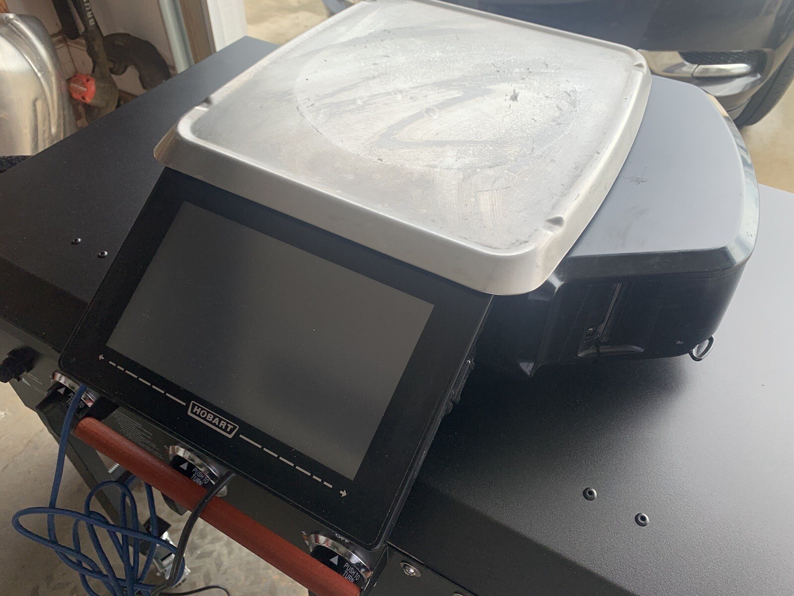 Hobart HTi Scale with Printer and Customer facing 7" screen