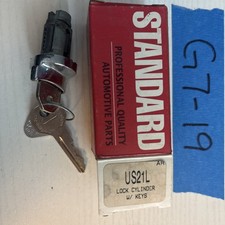 Standard US-21L Ignition Lock Cylinder Ford Mustang 1965-1966 NOS Keys