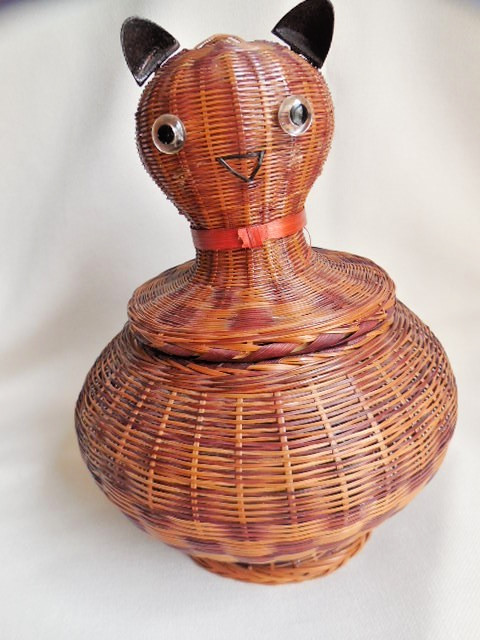 1970s hand-woven lidded wicker CAT from Shanghai Handicrafts