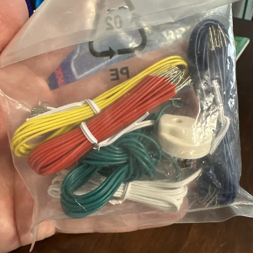 Maxitronix Electronic Lab 200 in 1 MX-907 Educational Fun Basic Electronics - Image 3 of 4