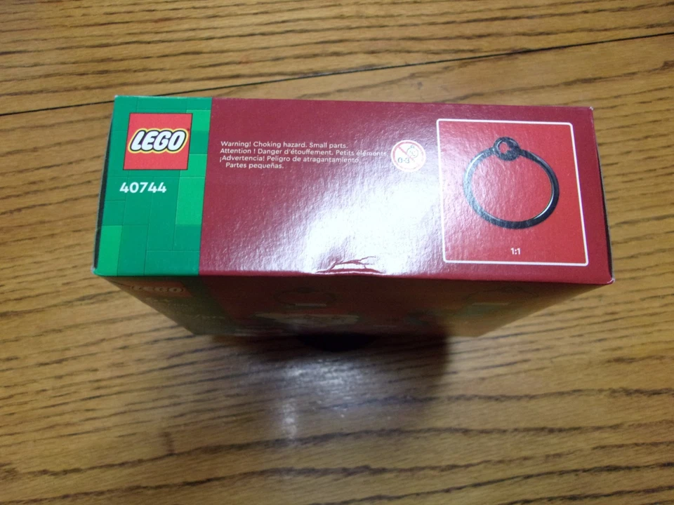 In Hand New/Slight Creases 2024 Lego 40744 Christmas Ornament Selection Set - Image 3 of 3