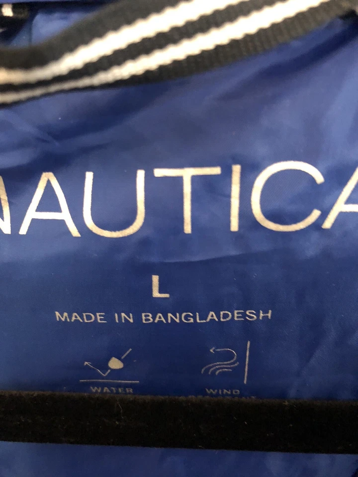 Chaqueta acolchada con capucha grande Nautica Performance N83 para hombre negra roja con múltiples bolsillos Foto 3 de 3