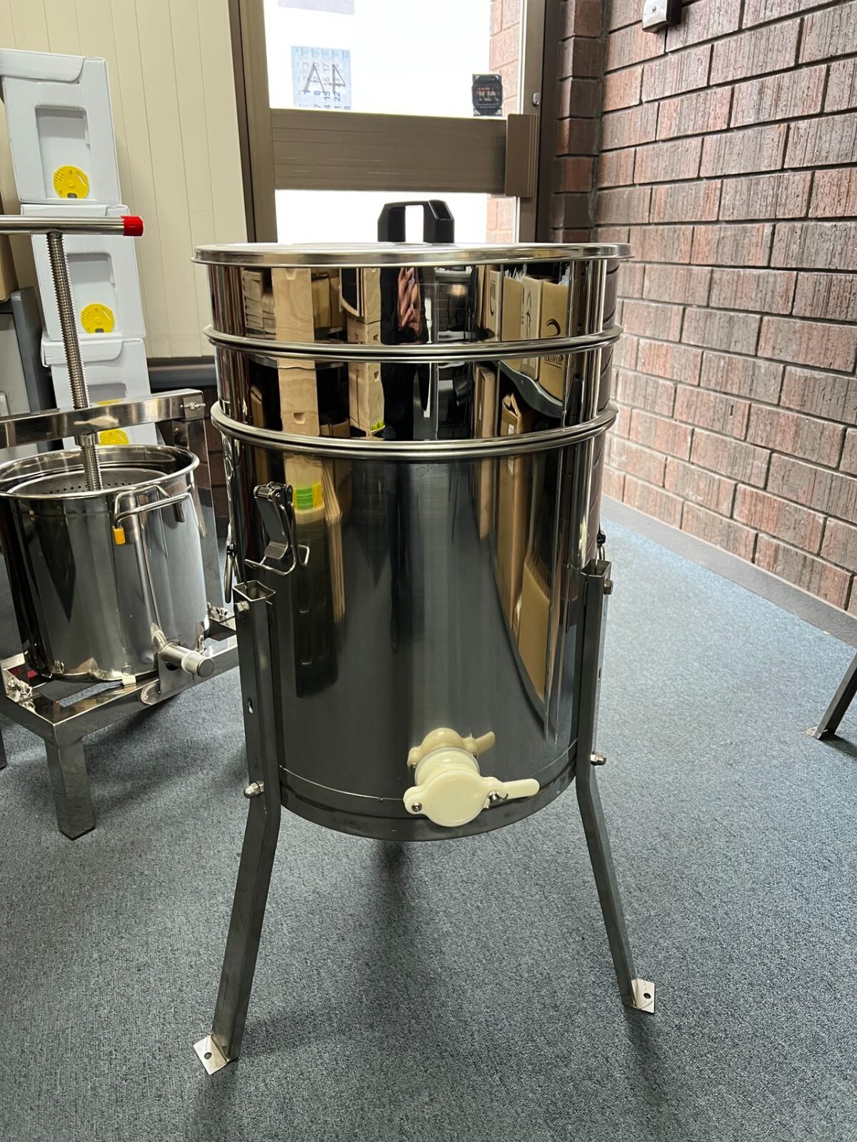 Beekeeping Beehive Honey Tank 30 Litre Honey Tank With Double Layer beekeeping-beehive-honey-tank-30-litre-honey-tank-with-double-layer