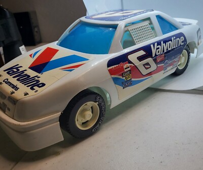 NASCAR Valvoline Mark Martin #6 Vintage Racing plastic Toy 16
