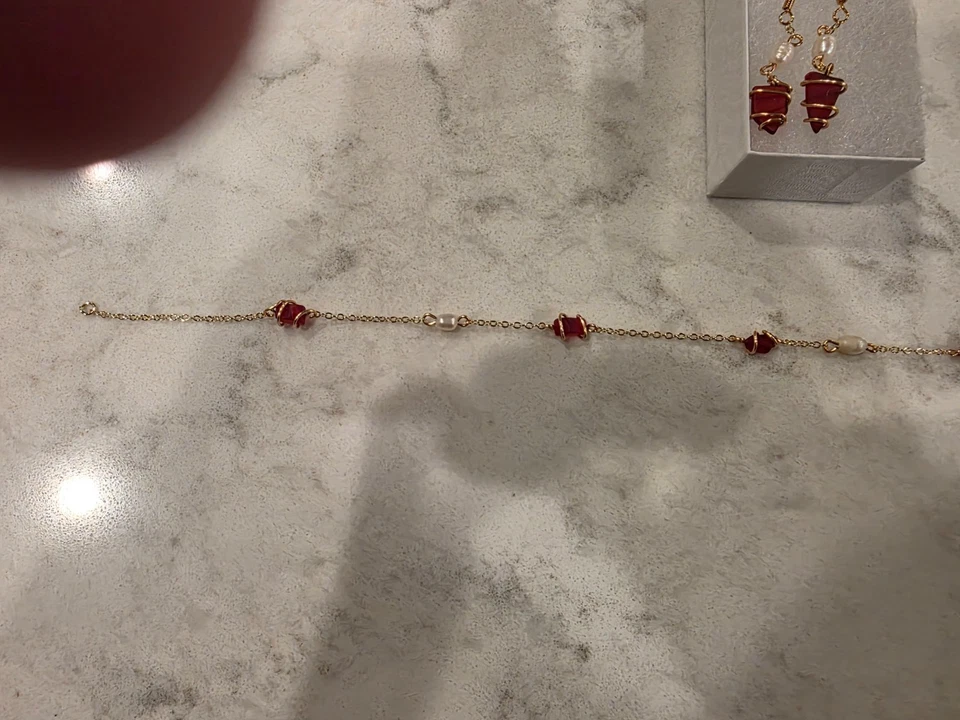 红色玻璃和淡水珍珠项链和耳环套装 — 第 3/4 张图片