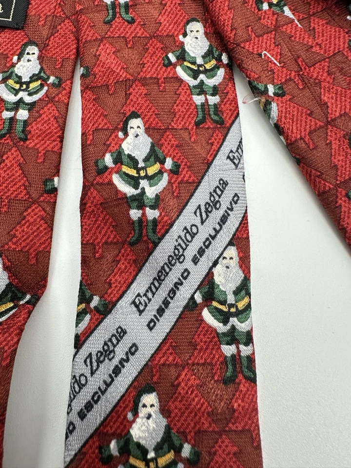 Corbata de seda Ermenegildo Zegna Holiday roja Papá Noel árboles de Navidad de lujo Foto 4 de 4