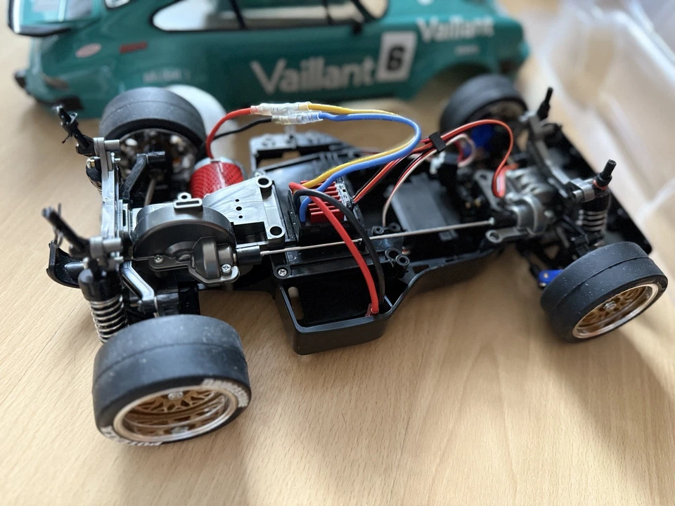 Tamiya TA02SW Chassis u. Porsche 934 Karosserien - Bild 3 von 4