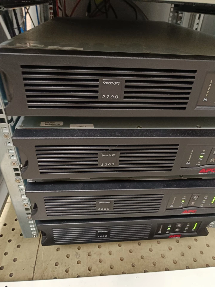 APC SMT2200RMI2U Smart-UPS 2200VA 1980 Watts UPS USV EU 230V - EXCL FRONT COVER - Bild 2 von 3