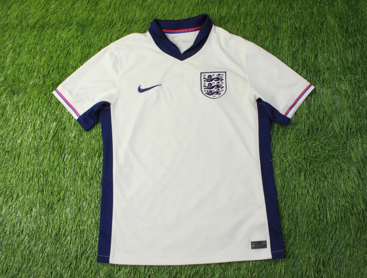Preços baixos em Equipe Nacional Nike Inglaterra Branco Roupas e