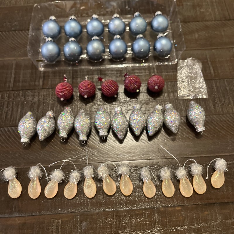 American Girl TODAY Christmas  Tree Sparkle Decorations 39 Ornaments EUC