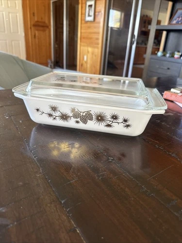 Vintage 1960's Pyrex 2 QUART 575-B Gold Pine Cone Design w/ Glass Lid