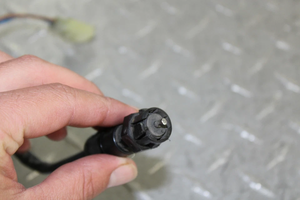 Kawasaki ZRX1100 2000 sensor de freno trasero 27010-1479 Foto 3 de 4