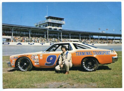 CARTE POSTALE DARRELL WALTRIP-7 X 5--NASCAR-DAYTONA SPEEDWAY-1974 #90 CHEVY-fn - Photo 1/2