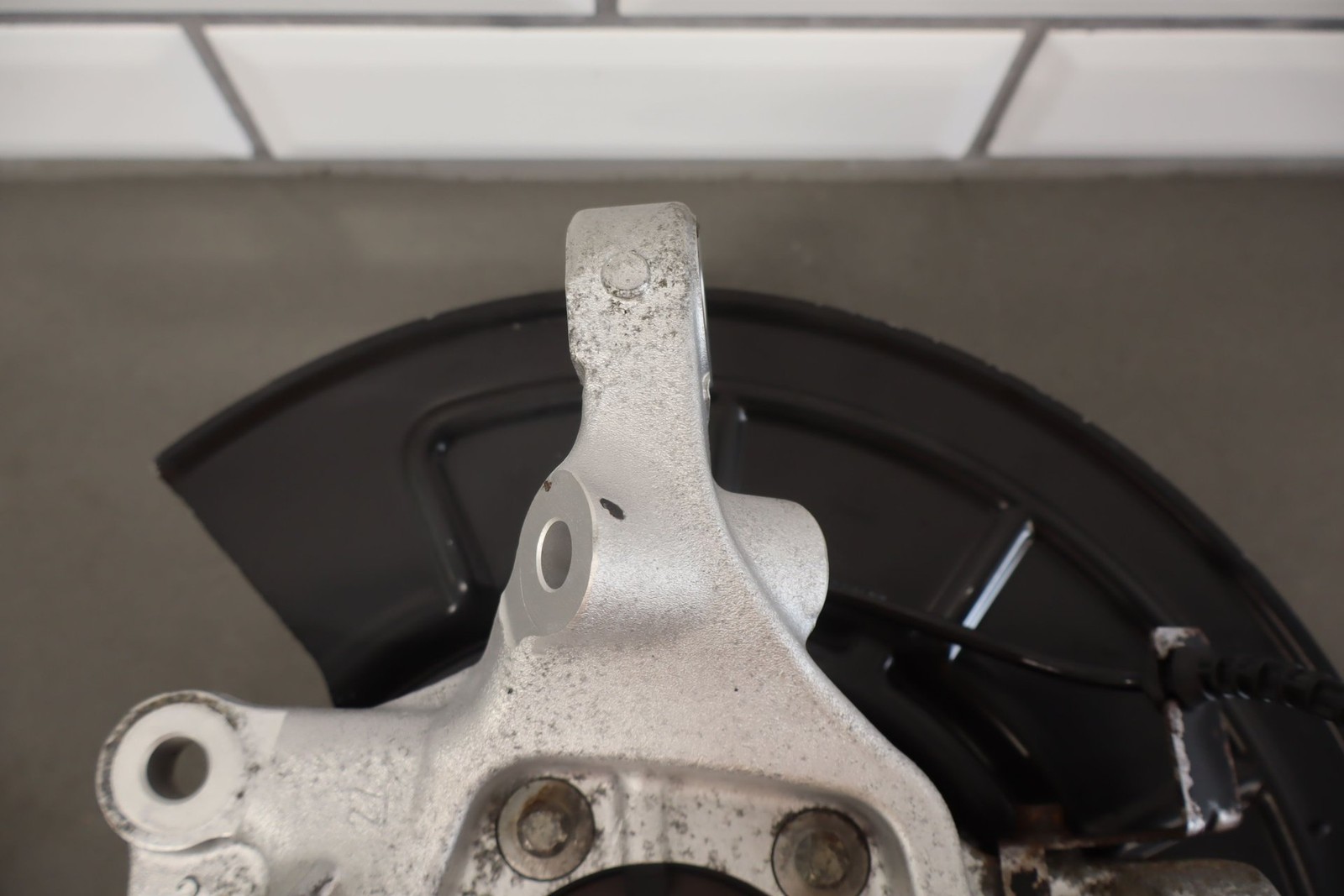 14-17 Maserati Ghibli AWD Rear Right RH Spindle Knuckle W/ Hub & Sensor (77K)