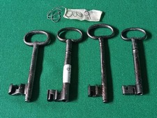 LOTTO 4 ANTICHE CHIAVI DEL 1800 IN FERRO BATTUTO E FORGIATO A MANO. CW9