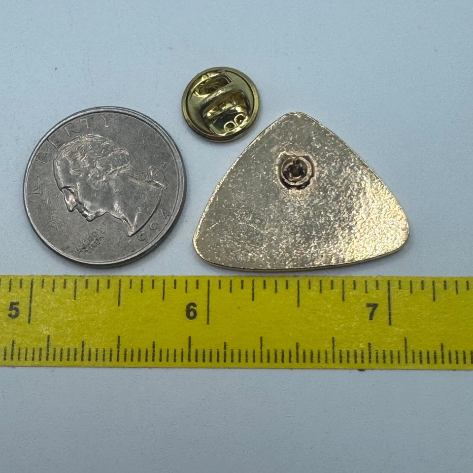 Pin de solapa esmaltada con logotipo de hockey Toronto Aeros de colección triangular azul dorado WHA Foto 3 de 3