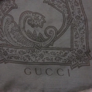 Foulard GUCCI noir en soie motif cachemire unisexe 39,37 x 39,37 pouces