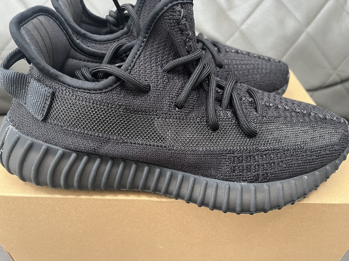 New Yeezy Boost 350 V2 Onyx 2023 Size 7.5 Us Black Men's New Yeezy Boost 350 V2 Onyx 2023 Size 7.5 Us Black Men's