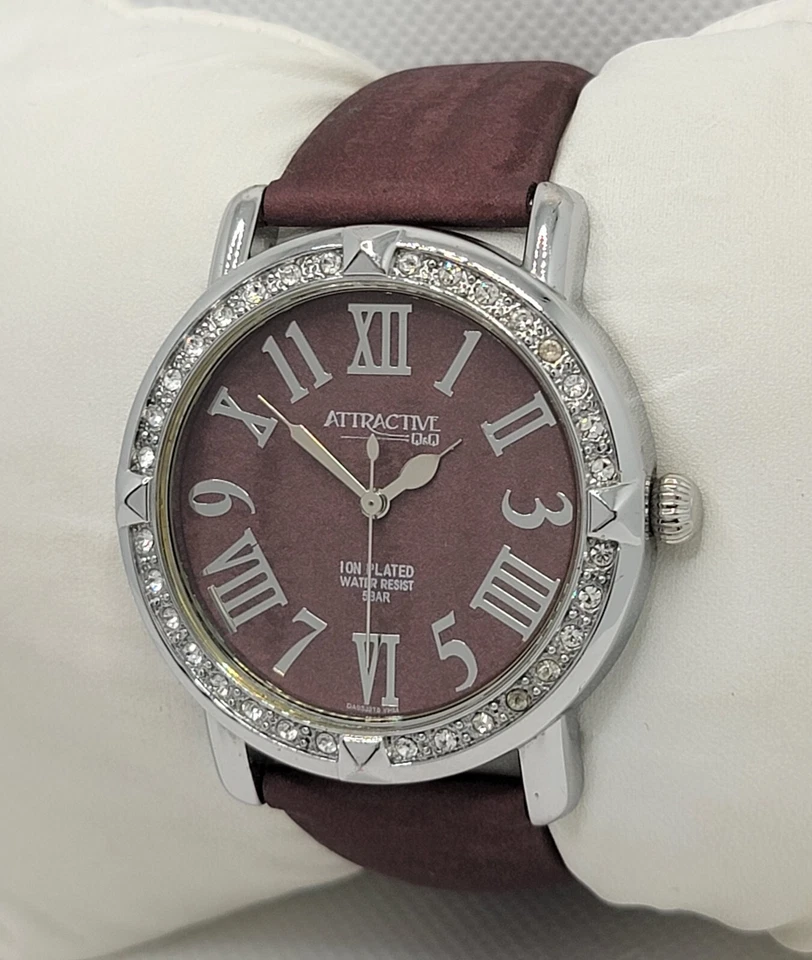 Reloj analógico para dama Q&Q Attractive by Citizen redondo tono plata G4 Foto 2 de 4