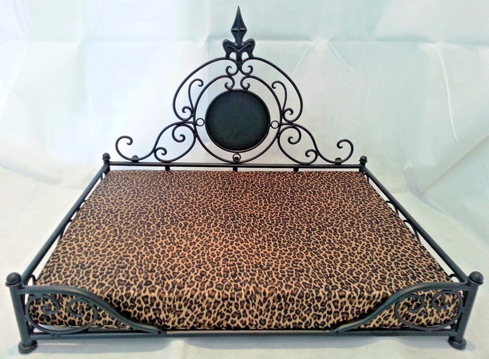 Pet Bed Georgian leopard print