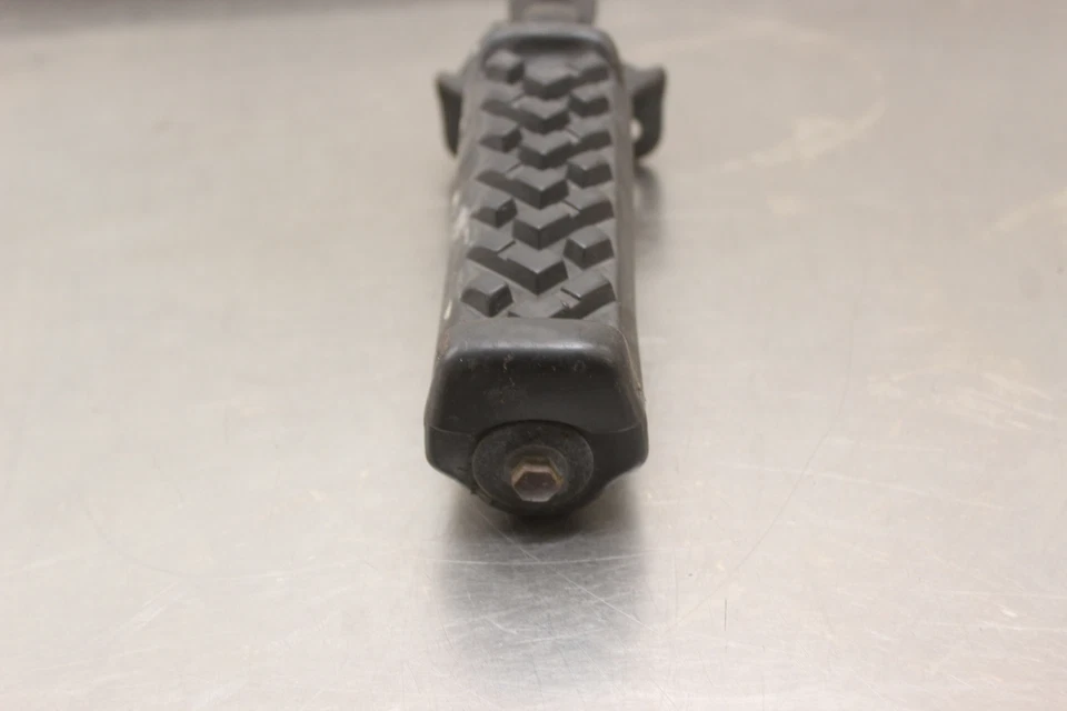 Kawasaki Bayou 185 KLF185A 1985 reposapiés derecho clavija paso H140 Foto 2 de 4