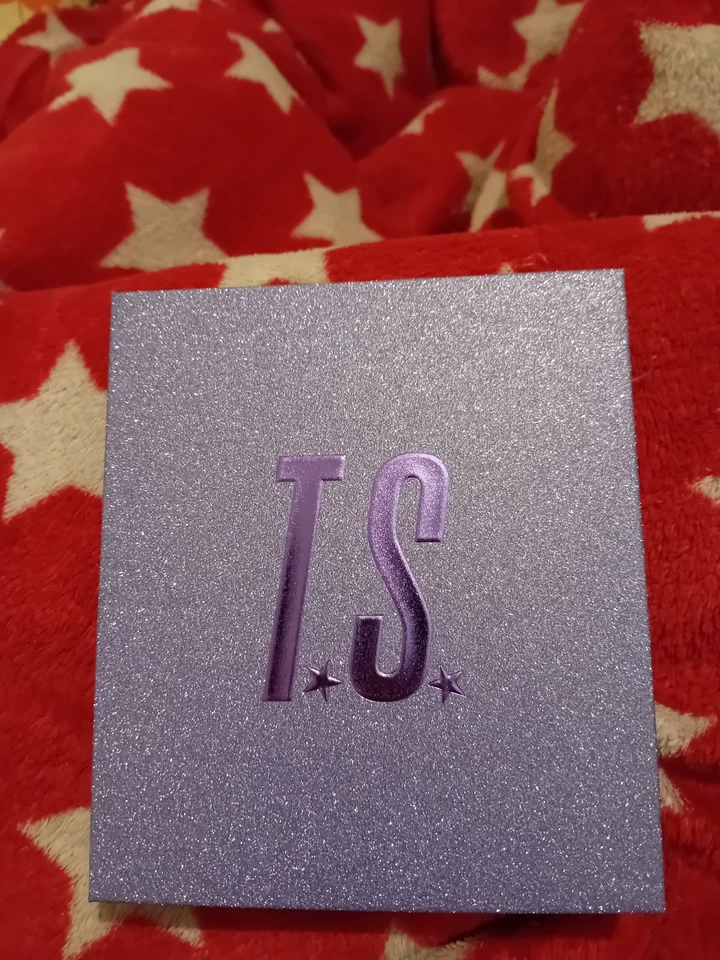 Taylor swift " the life of  showgirl" Deluxe CD brand new. - Image 4 of 4